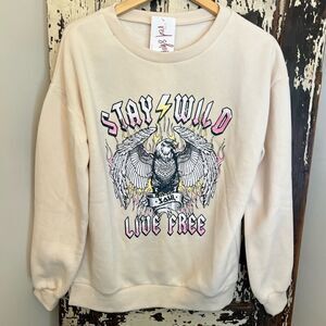 NWT Live Free women’s Baeverly sweatshirt. Size Medium.